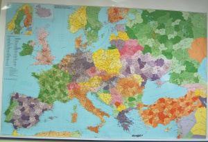 Карта Европы настенная по квадратам с дорогами (горизонтальная). 1*1,5 м